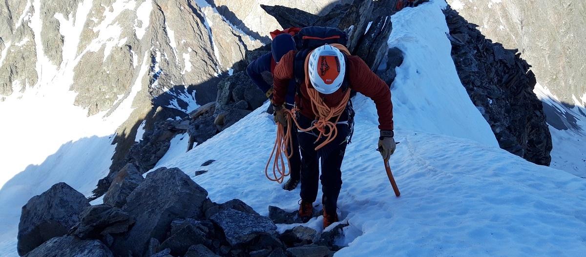 Ausbildung Kurzes Seil am Grat mit den Bergführern